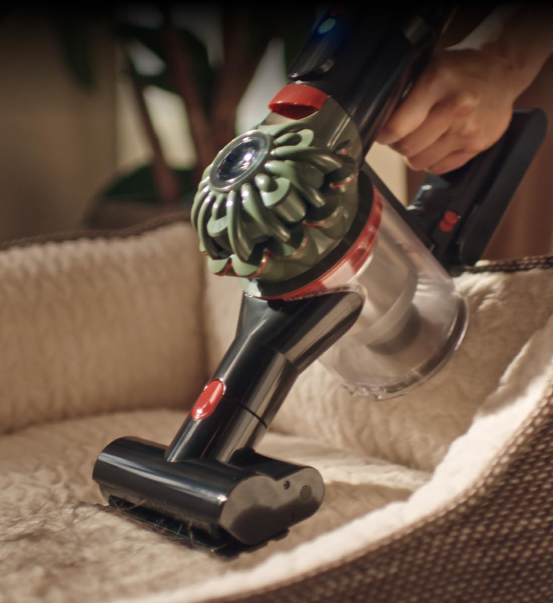 Dyson V8 Cyclone Aspirateur Balai sans Fil – 150 AW, 60 Min d’autonomie, Brosse Motorbar Auto-démêlante, Accessoires Combines 2026